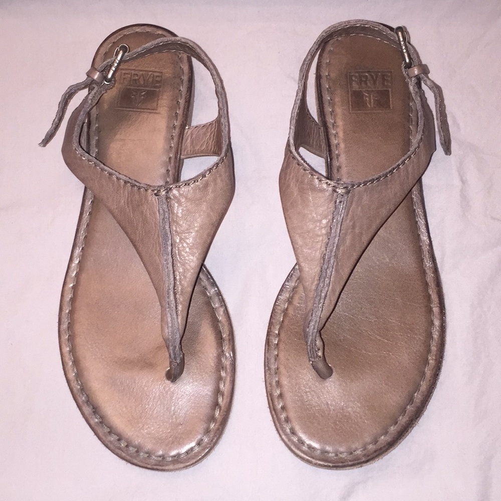 Frye Carson Seam T Strap sandals